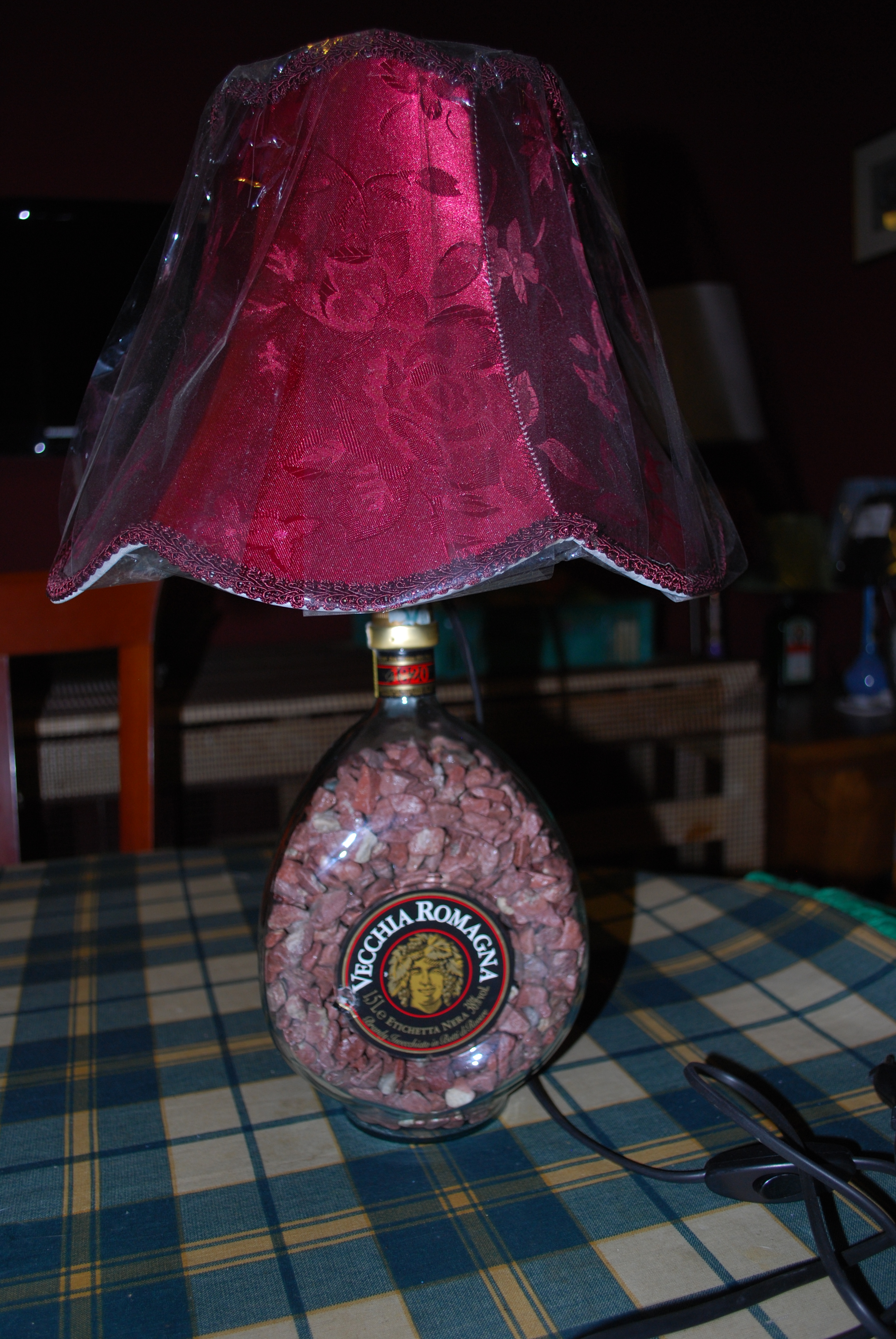 Come trasformare una bottiglia di spumante in una lampada 